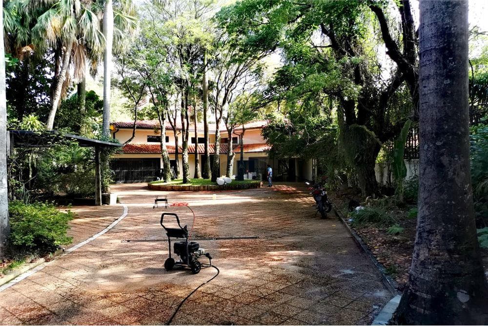 En Alquiler Lujosa Residencia Zona Los Laureles