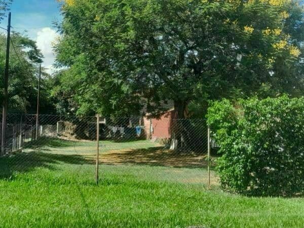 De terreno en primer barrio Luque, foto 1