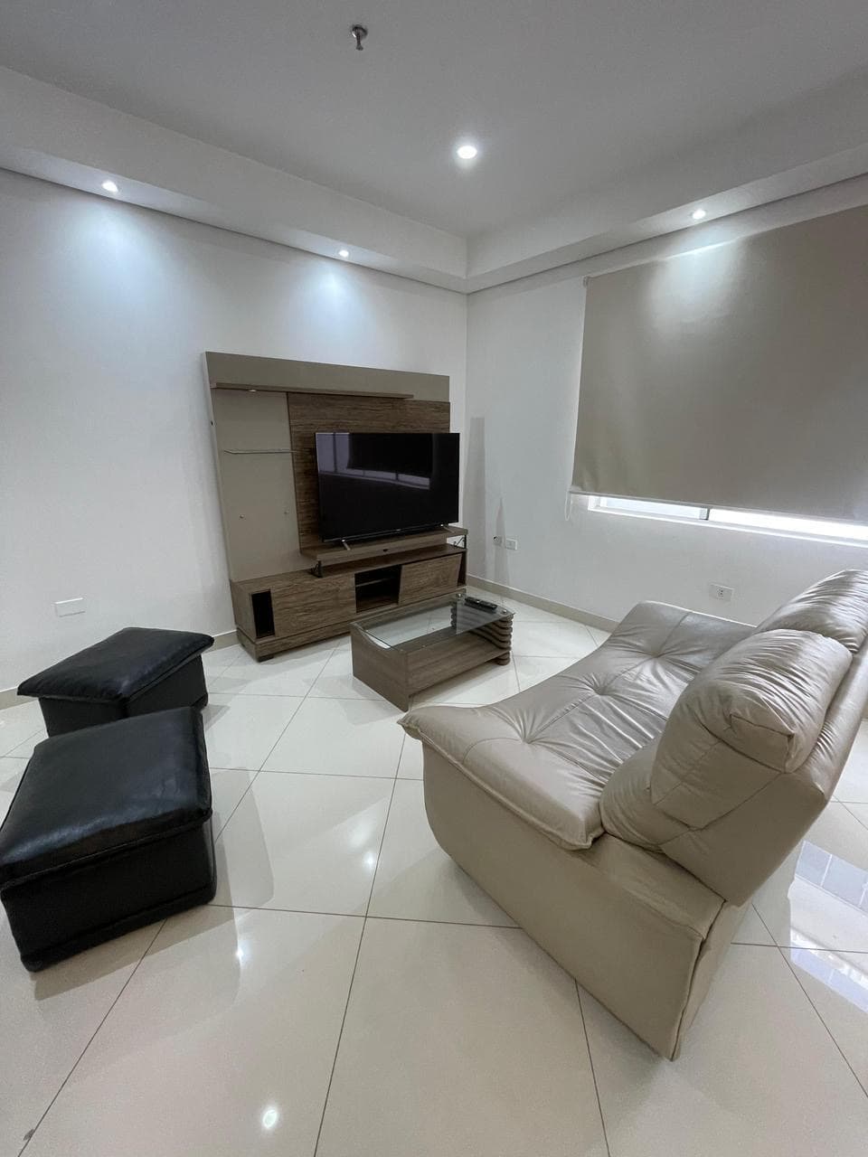 Villamorra, en alquiler, departamento amoblado de 2 dormitorios, con cochera, foto 4