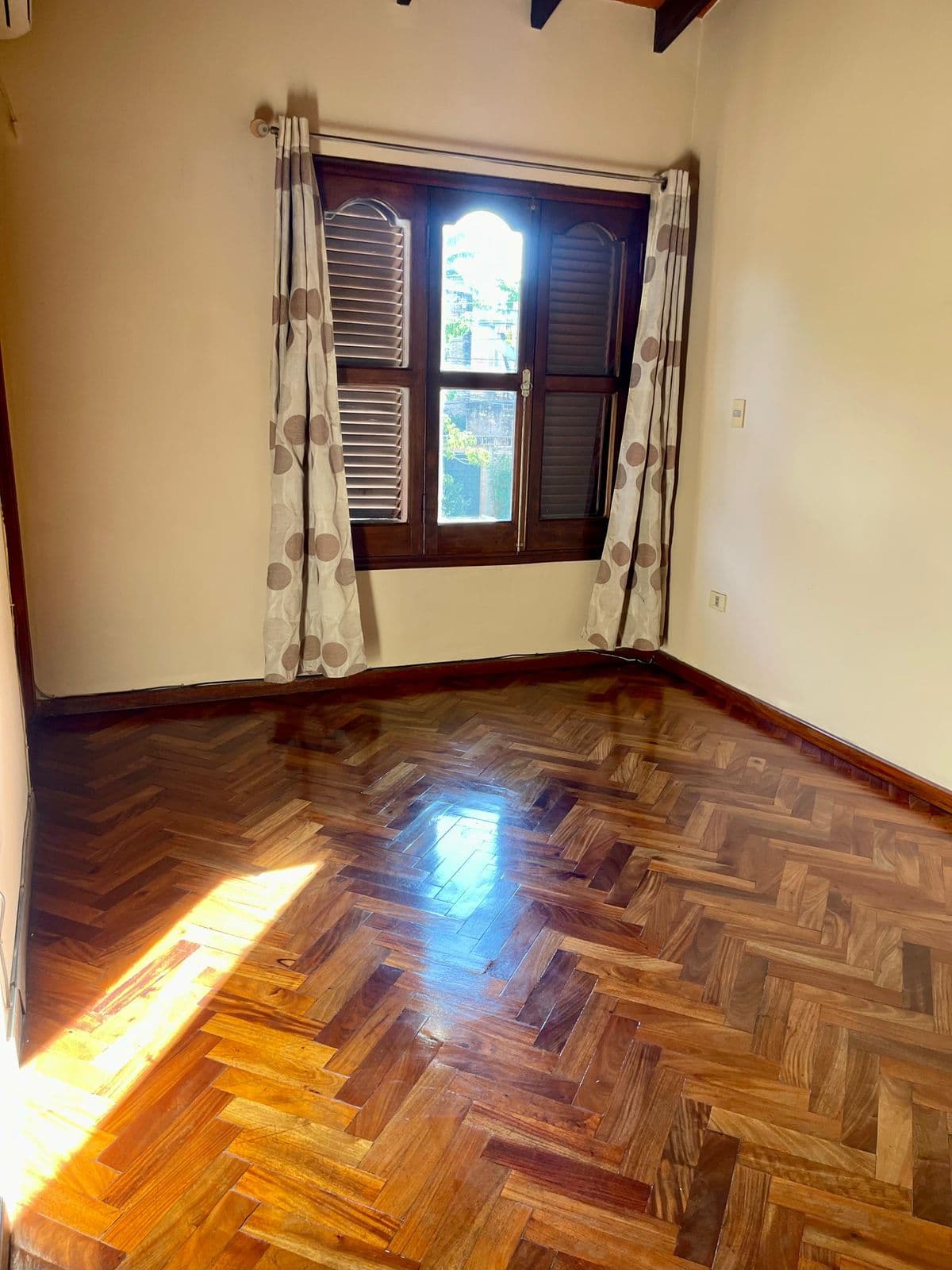 Vendo duplex en bo. Ycua sati