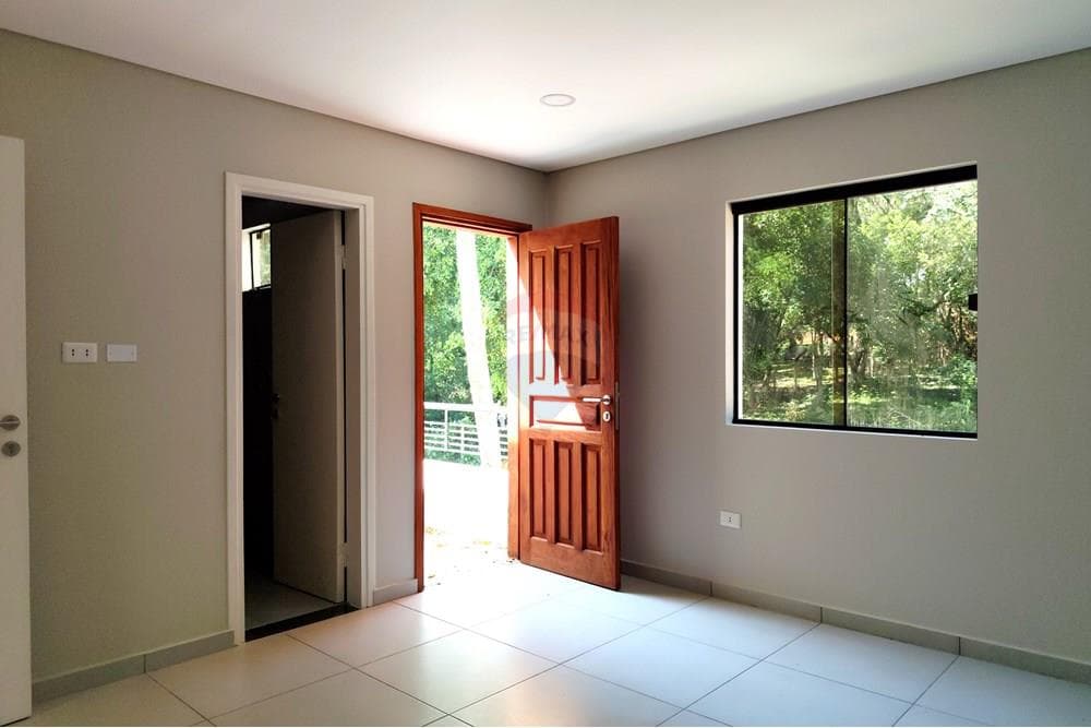 Vendo duplex con patio en paraiso barrio abierto