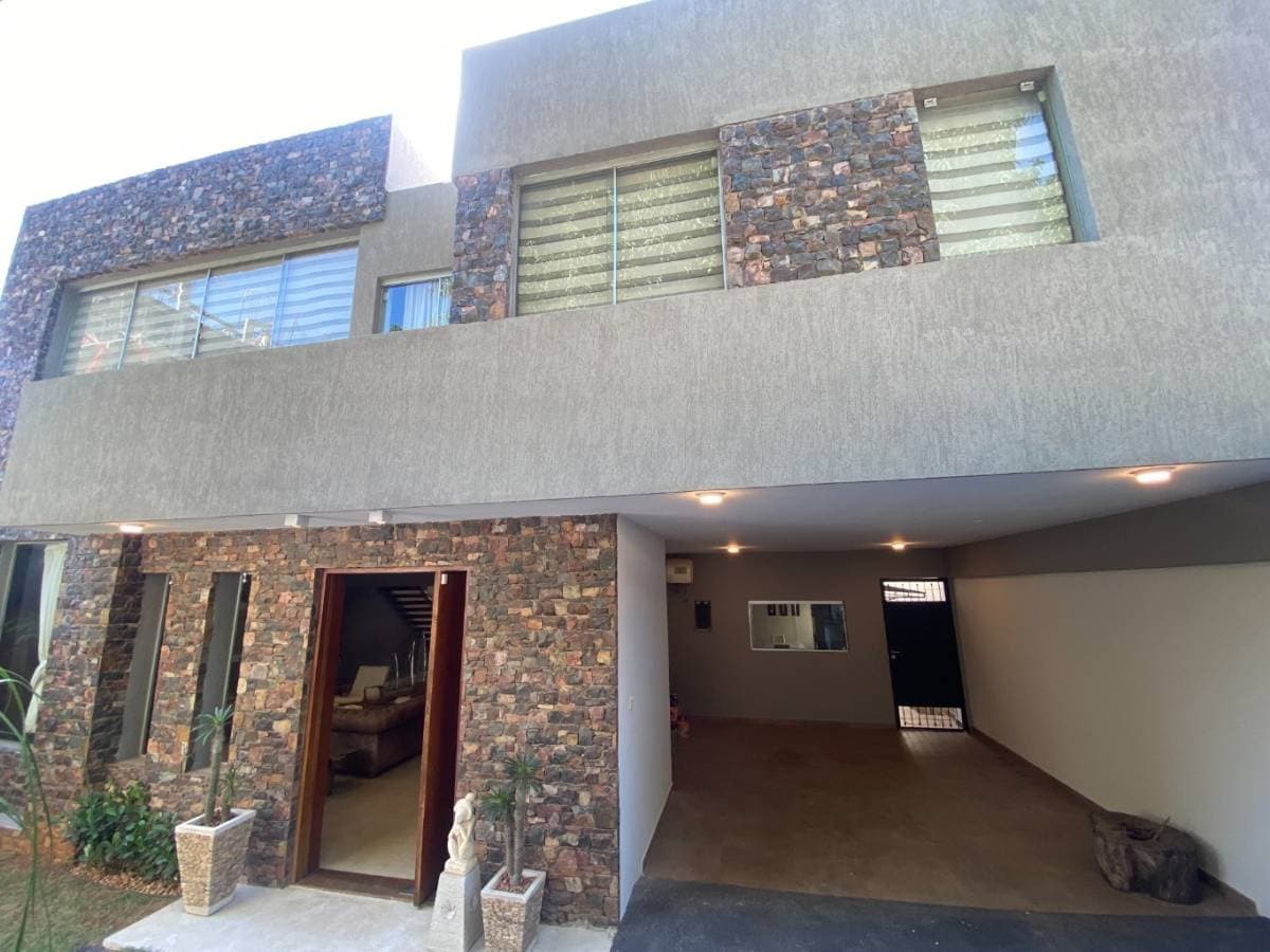 Casa En Venta – Recoleta – Diseño Moderno Con Doble Altura