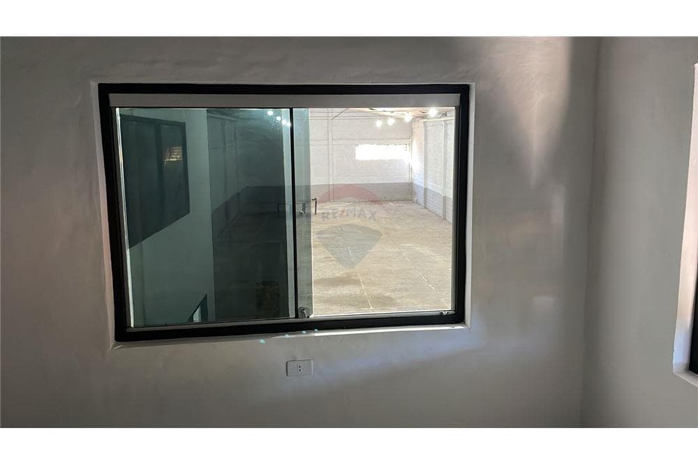 Impecable Deposito en venta zona San Vicente, foto 2
