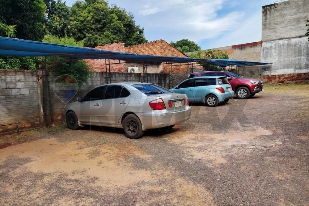 casa con salón comercial y 2 departamentos – Itauguá — foto 4