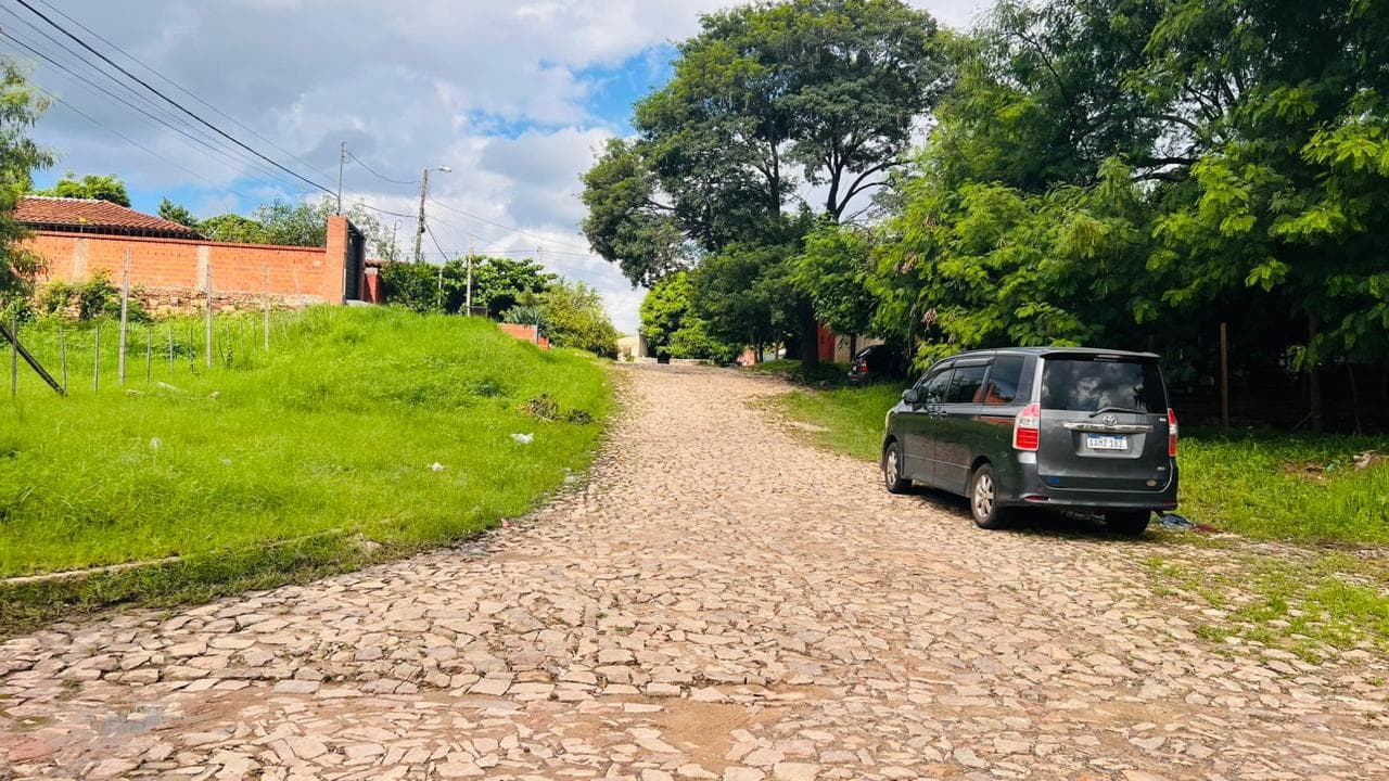 Terreno en esquina en loma pyta Asunción, foto 2