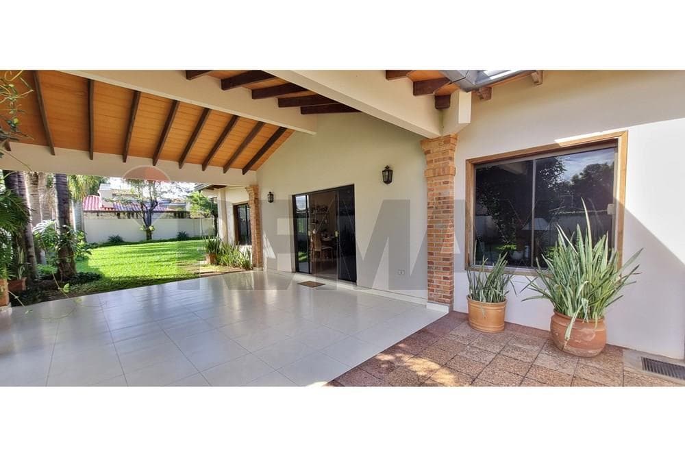 Casa con 4 Dormitorios y amplio patio, foto 4