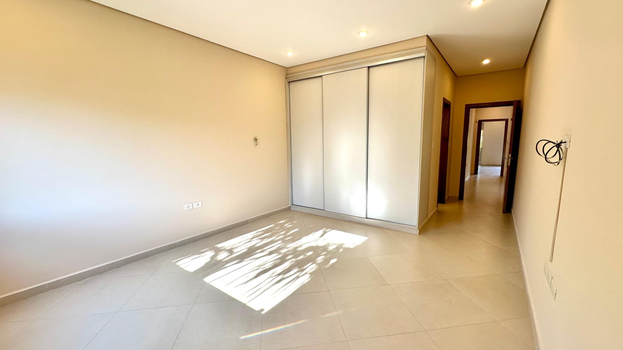 *en alquiler moderna casa, foto 3