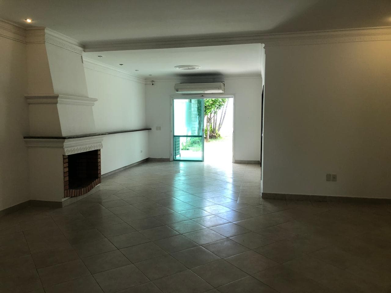 Alquilo hermosa casa en pleno barrio manora