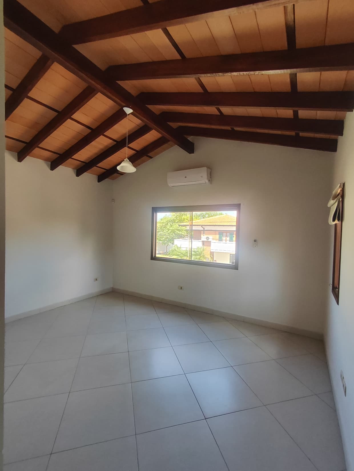 Dúplex con piscina en alquiler – barrio mcal. Estigarribia, foto 4