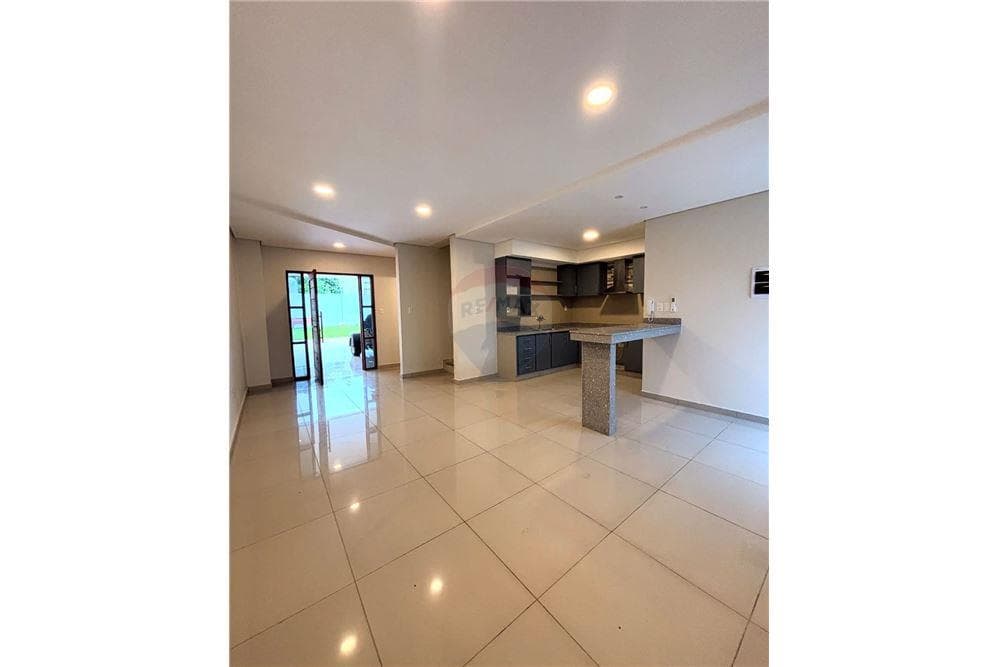 Dúplex en Alquiler – Santa Margarita de Youville, Campo Grande, Luque