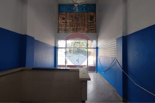 salón comercial sobre Av. Ebio Ayala, foto 3