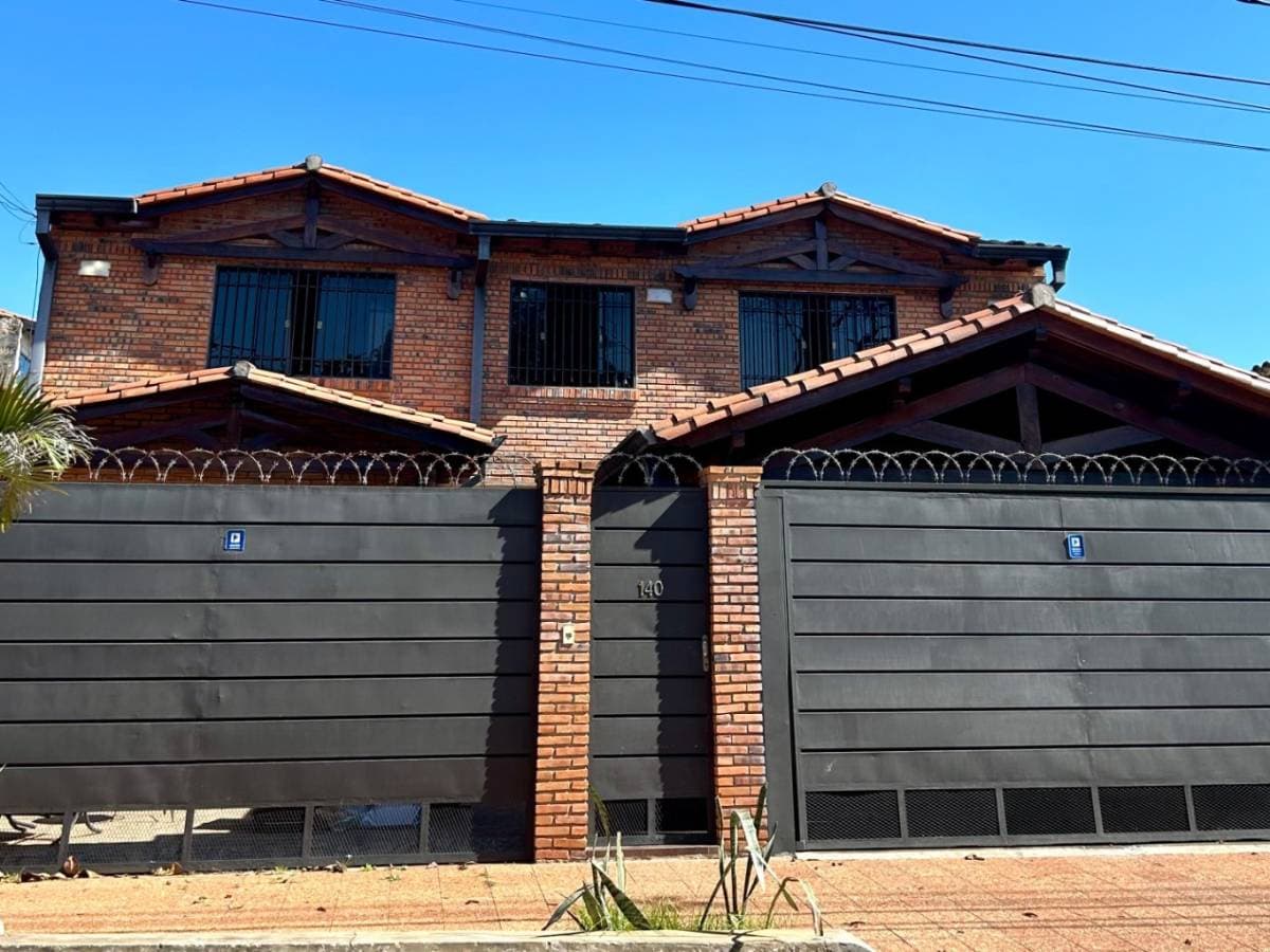 Alquilo casa en lambare