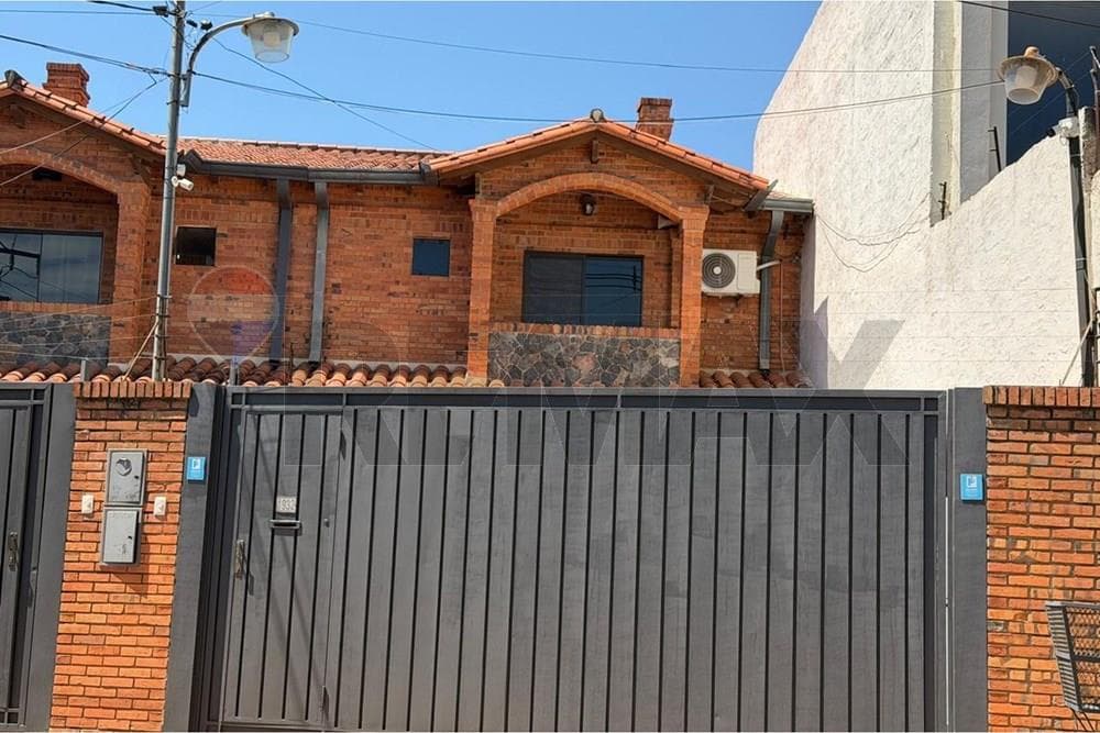 Amplio duplex en Fernando de la Mora z/ Norte