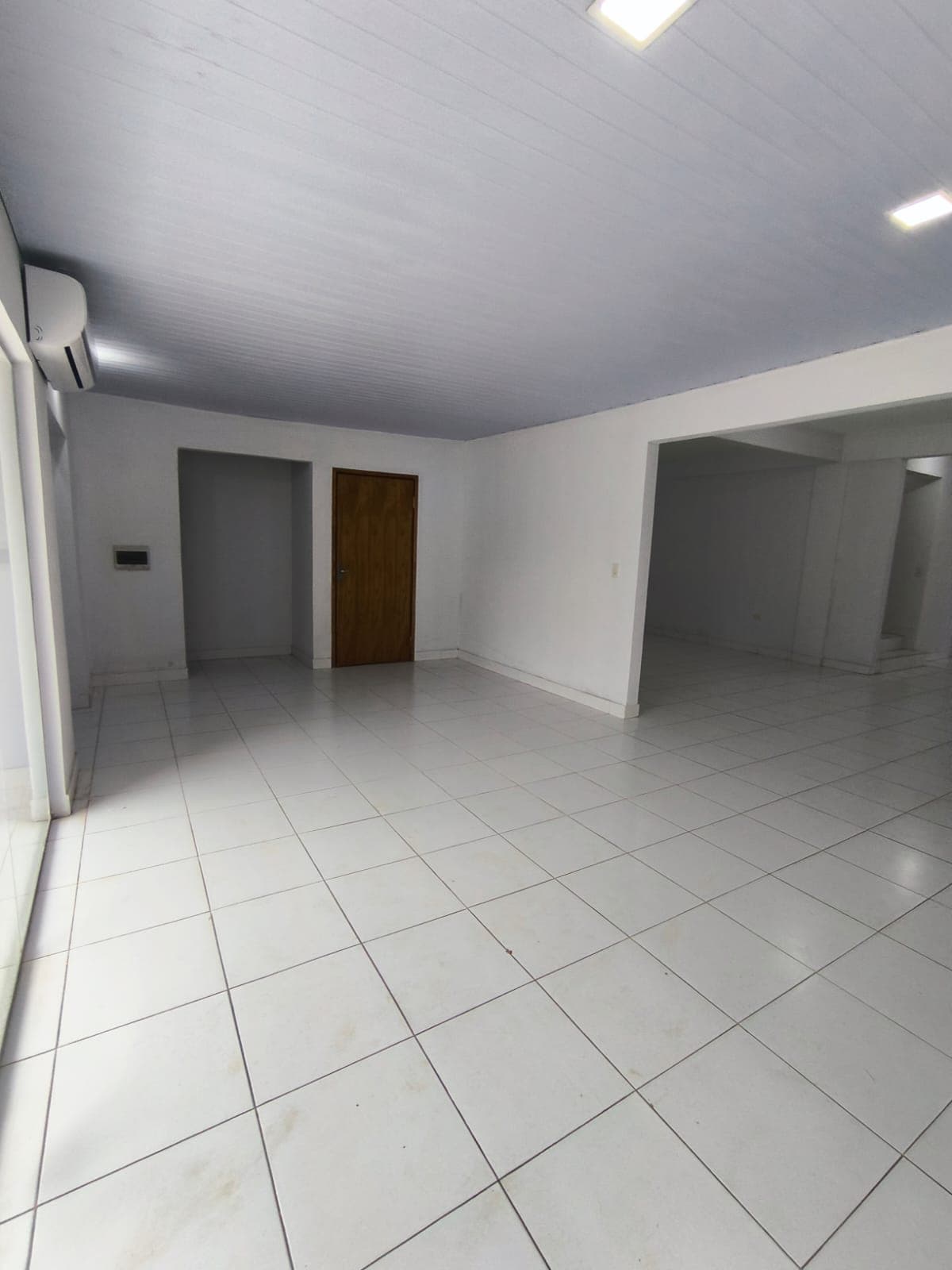 Edificio de 2 Pisos en Luque Maka'i 394 M2, foto 2