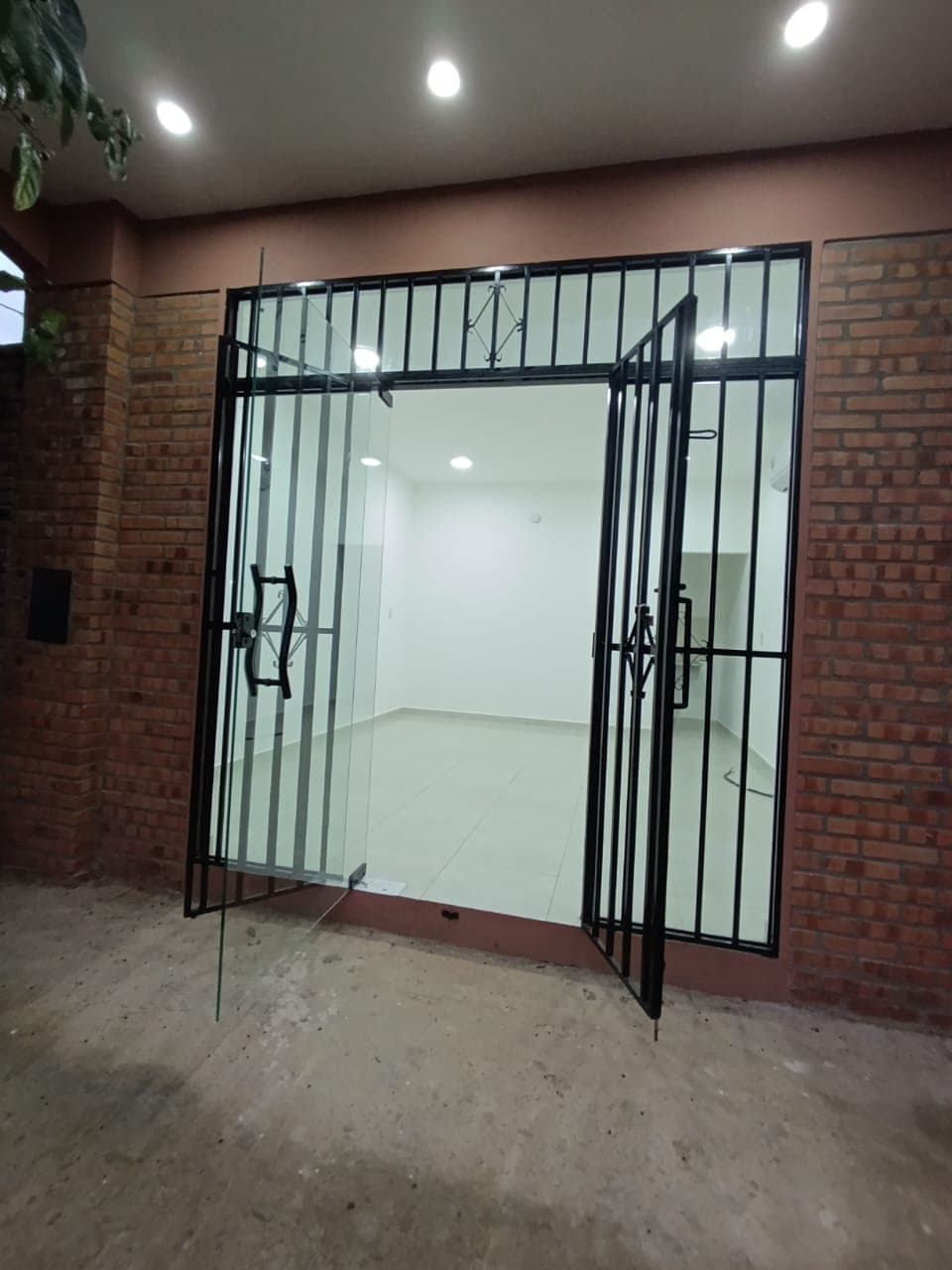 Salón comercial a estrenar en laurelty Luque — foto 2