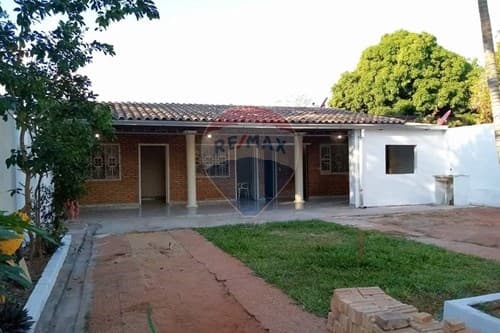 En venta casa de 4 habitaciones con Salon comecial, foto 1