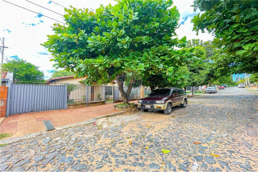 TERRENO de 426 m2 en el barrio Mburucuya