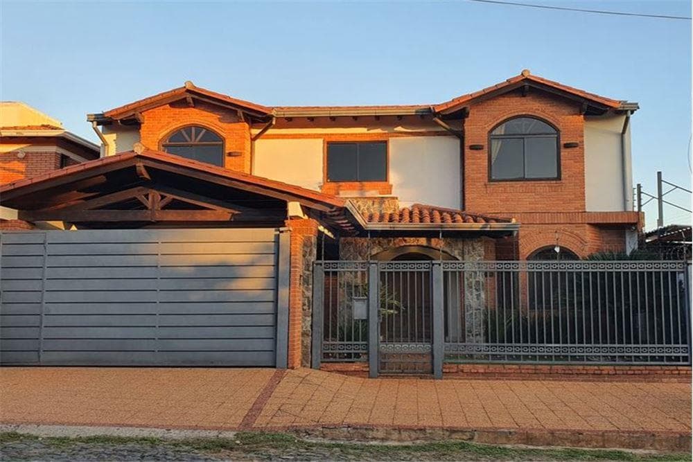 Amplia residencia — foto 1