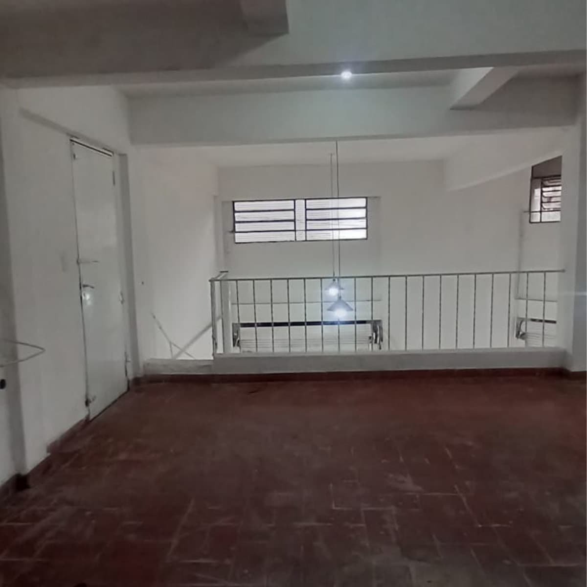 Alquier de Salon Comercial - Edificio Corralon — foto 4