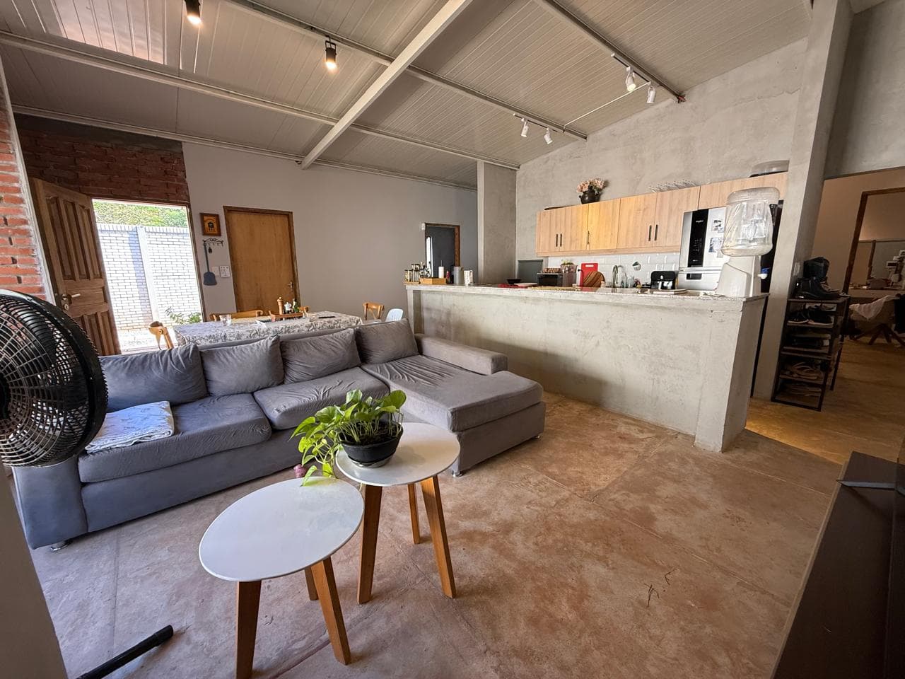 Hermosa Casa Familiar Construida + Terreno Estandar Zona Luque-sanber — foto 1