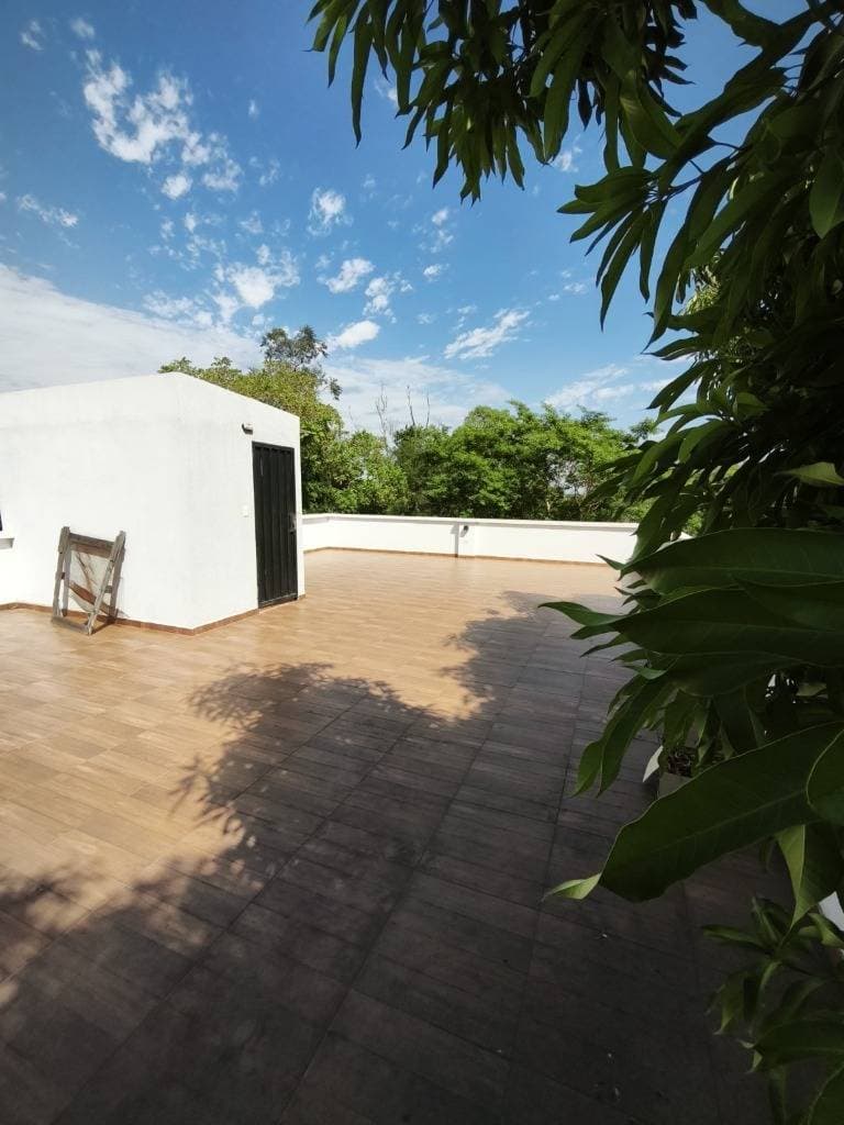 De hermosa casa en barrio cerrado la floresta – zona aeropuerto — foto 4