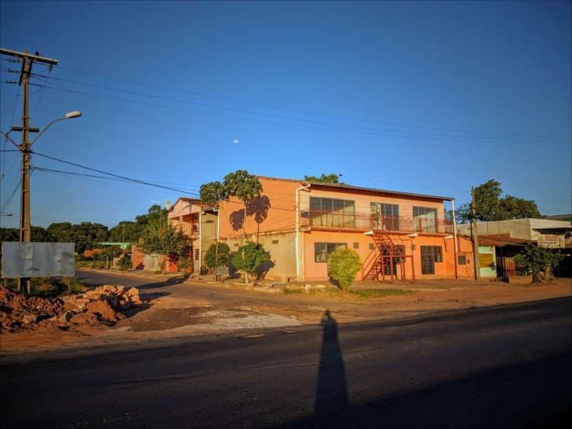 Casa y amplios salones para negocio en esquina - Ypane sobre Acceso Sur