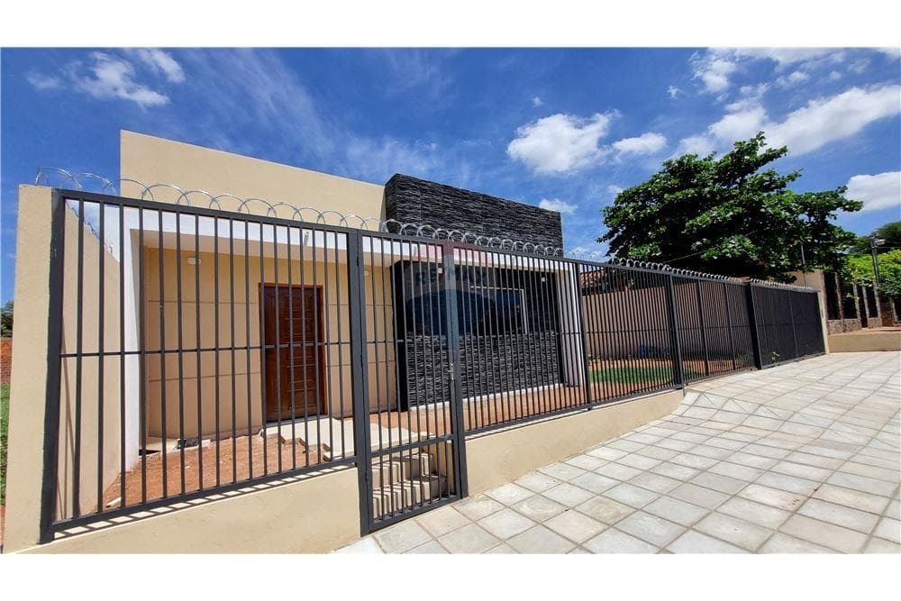 Casa - Venta - Villa Elisa, Paraguay, foto 1