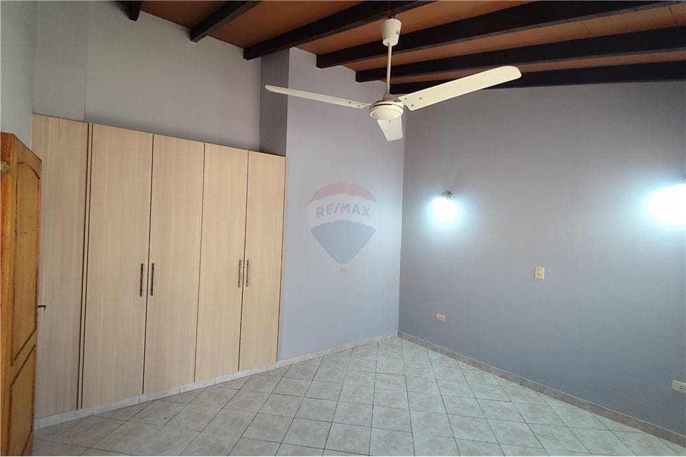 Hermosa residencia en Luque zona plaza madero — foto 4