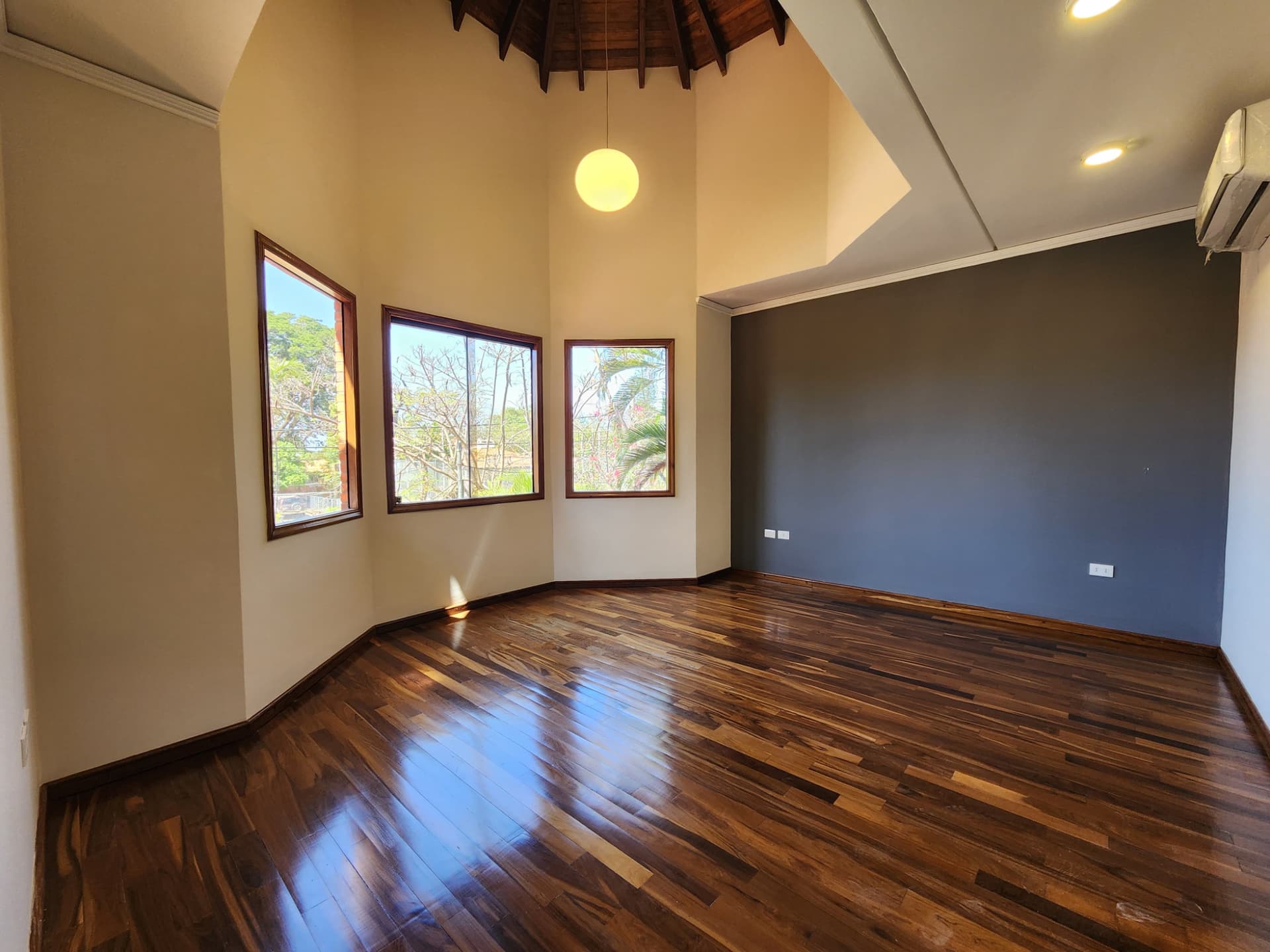 Hermosa residencia 3 suites barrio mcal. Estigarribia*, foto 5