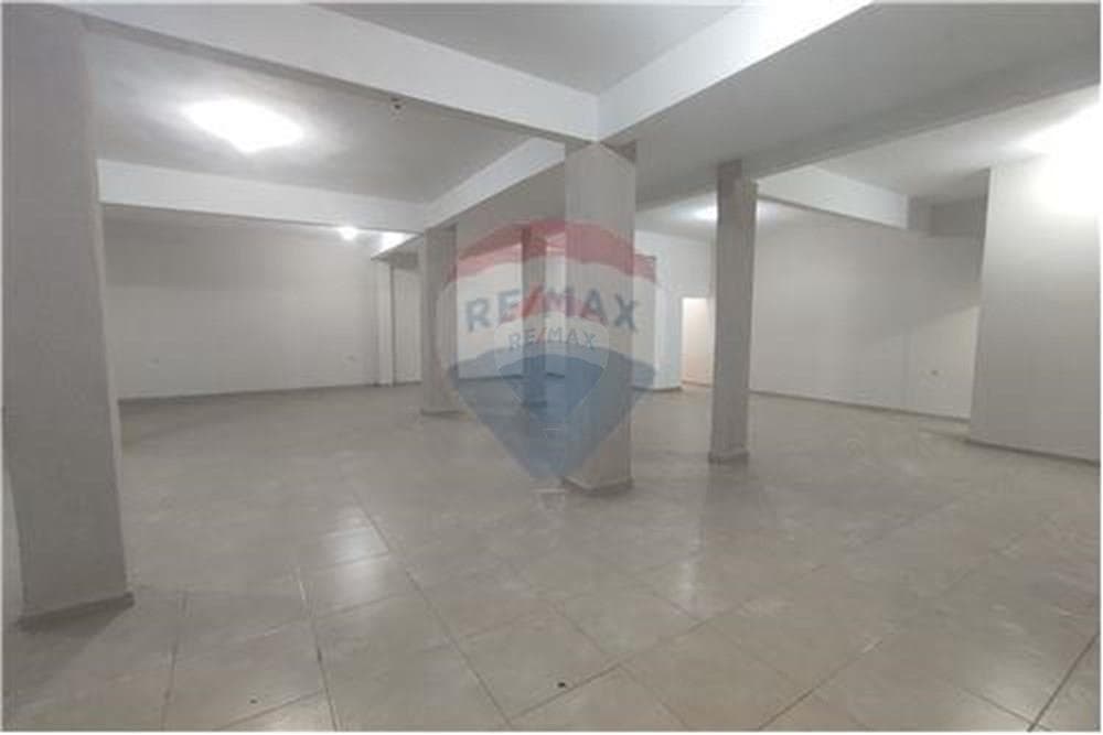 Vende amplio local comercial sobre acceso sur, foto 5
