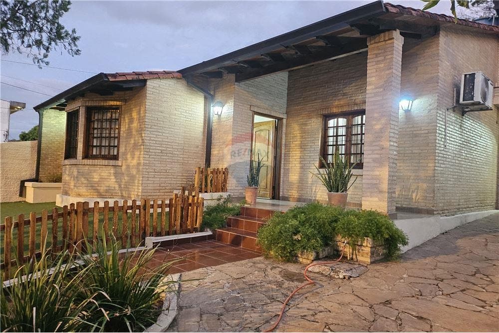 vendo casa sobre la avda carretera de lopez