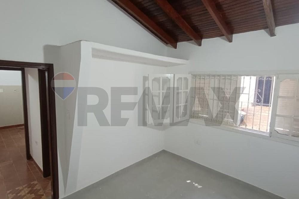 Casa - Alquiler - Luque, Central, Paraguay, foto 5