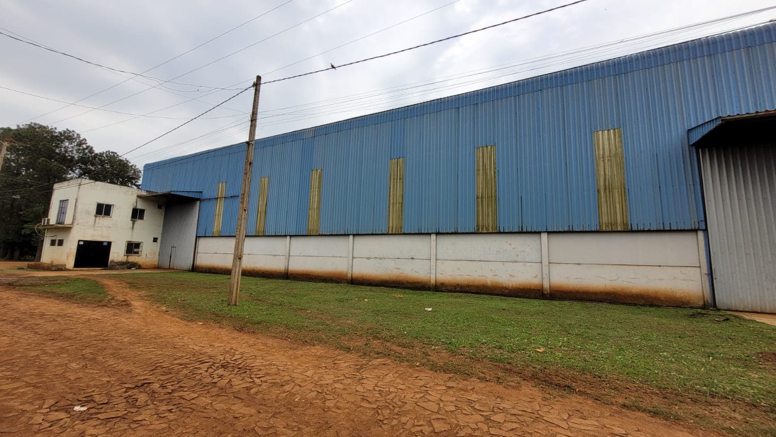 amplio depósito de 2.600m2 en el Km 20 de Minga Guazú — foto 3
