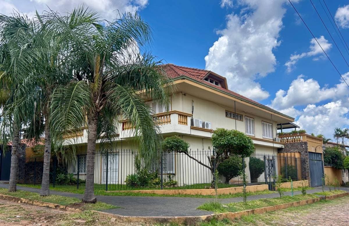 Vendo casa en Nanawa 465 esquina 14 de Mayo - Barrio Kennedy, Lambaré
