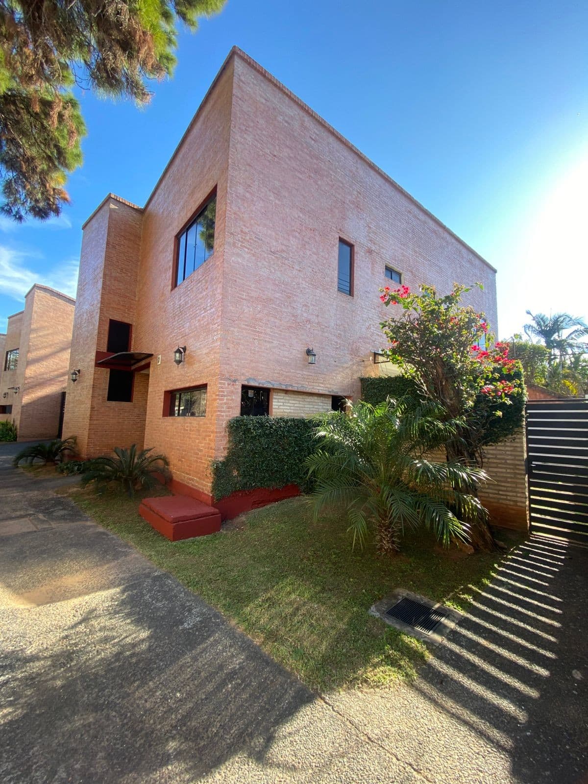 Residencia en condominio pacheco-barrio los laureles-asuncion, foto 3