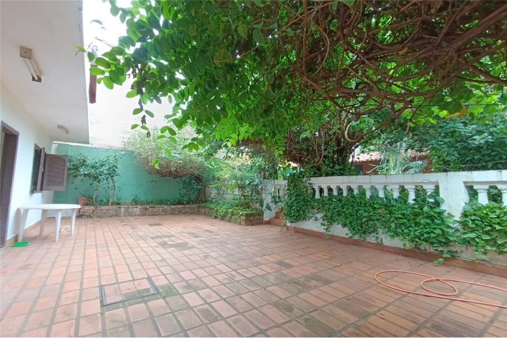 Residencia en amplio terreno con piscina en lambare, foto 5
