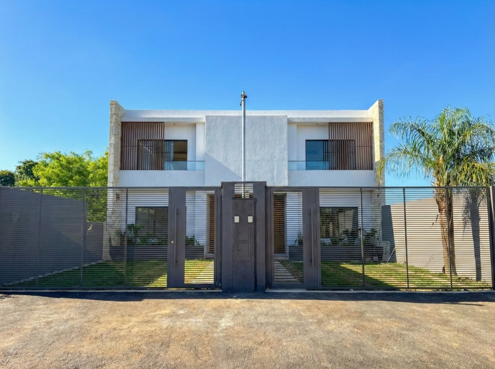 Vendo dúplex a estrenar de 3 dormitorios en Fernando de la Mora zona norte