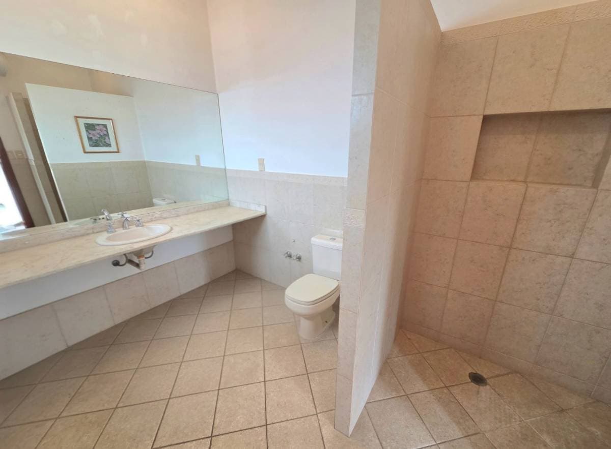 En venta - amplia casa en barrio Jara, foto 5