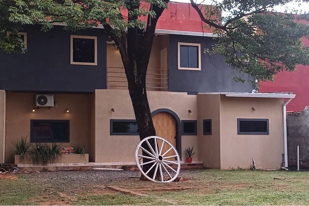 Vendo amplia casa en Ñemby