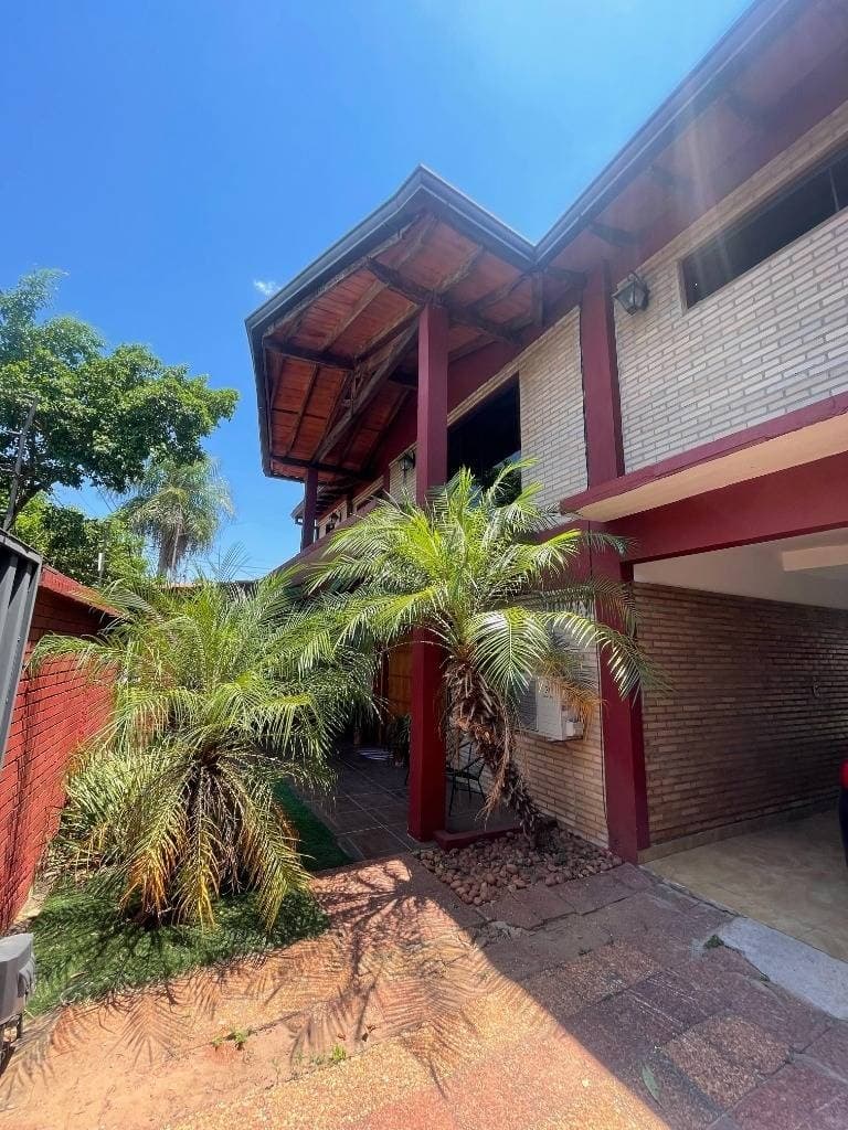Vendo amplia residencia de 4hab en lambare s/ carretera de lopez