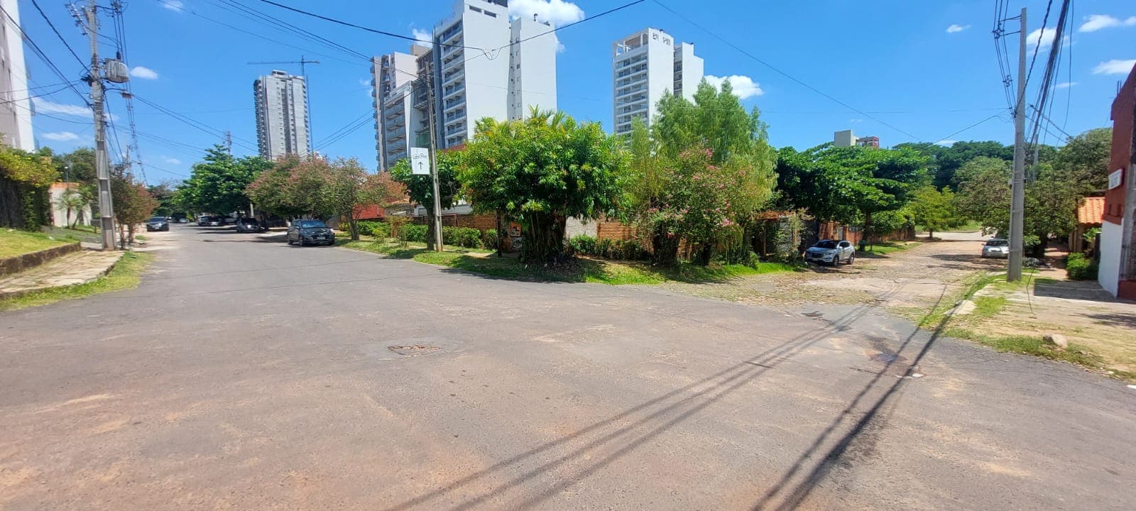 Vendo HERMOSA esquina en Mburucuyá