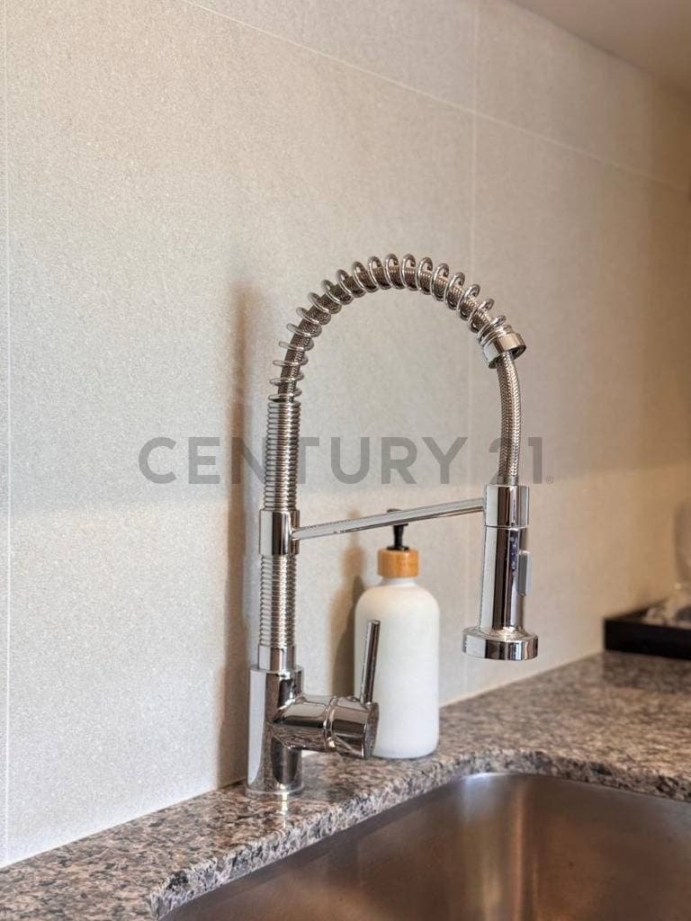 En venta depto de 2 dor + cochera — foto 3