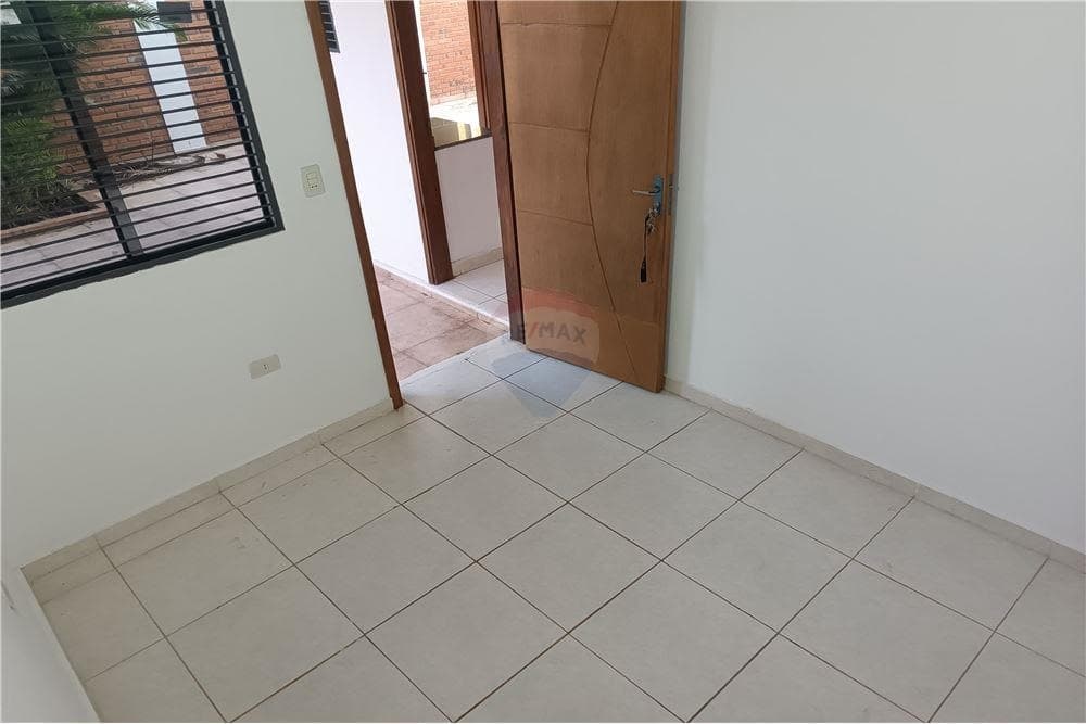 Chalet a estrenar en lambare barrio la victoria, foto 4