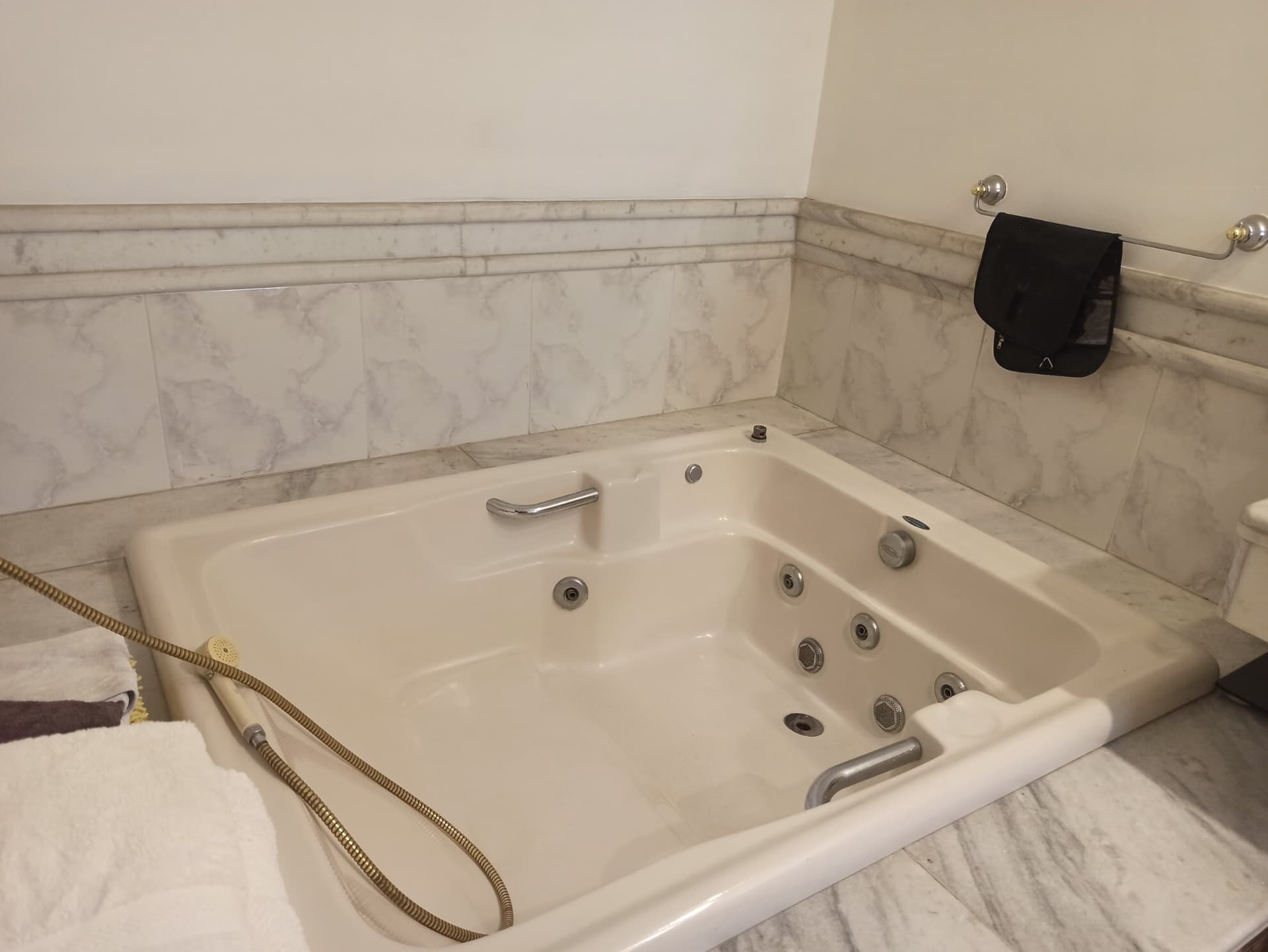 En venta propiedad en esquina Barrio Las Mercedes Asuncion