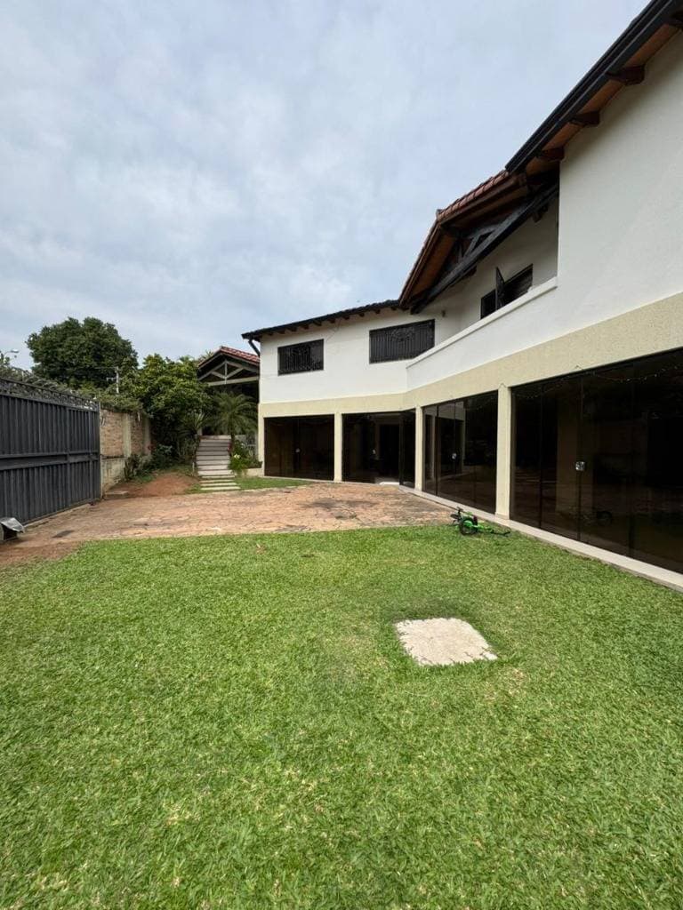 Amplia residencia en venta en lambare — foto 4