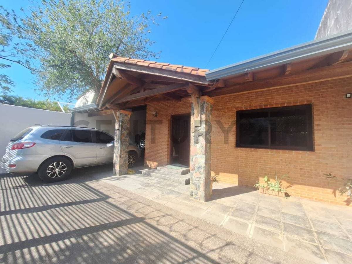 Venta De Casa En Recoleta, Asunción