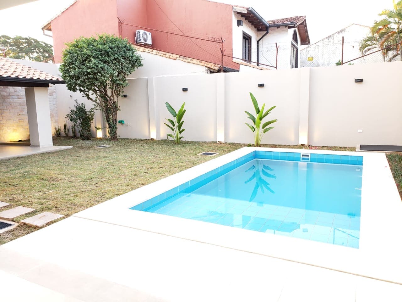 Alquilo Moderna casa en Mburucuyá