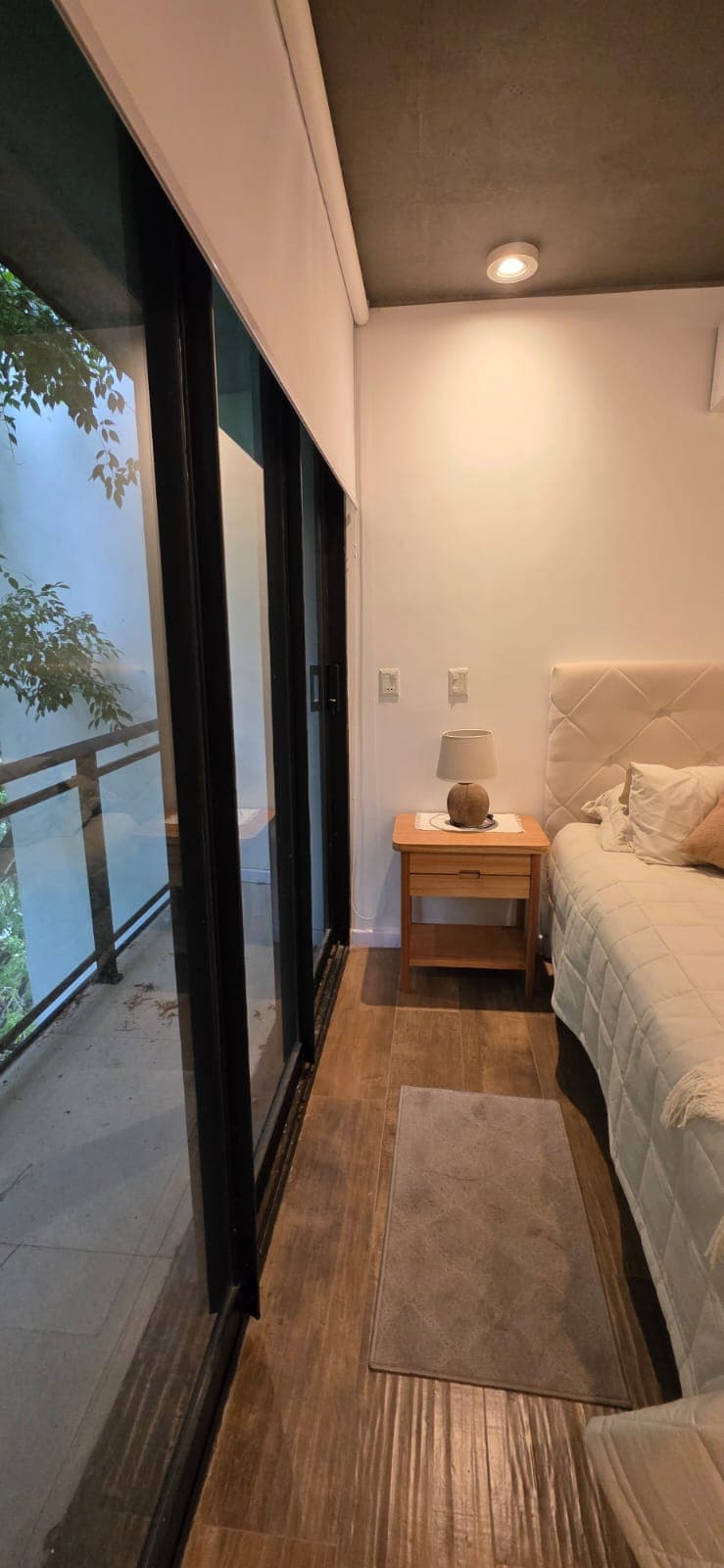 En venta departamento de 2 dorm amoblado en edificio flats Las Mercedes