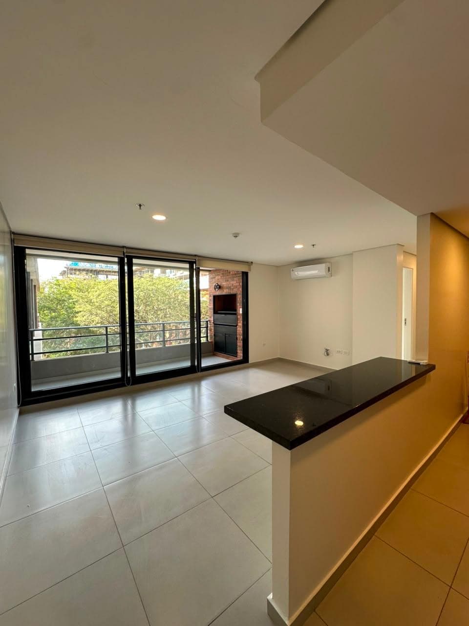 Ycua sati - en alquiler - departamento de 2 dormitorios con cochera — foto 2