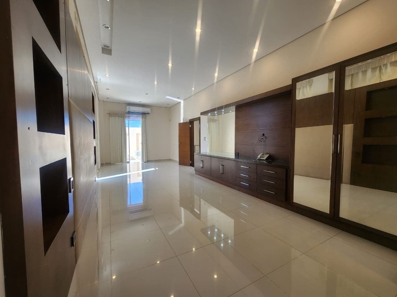 *EN ALQUILER, Residencia Moderna en Barrio Mburucuyá*, foto 3